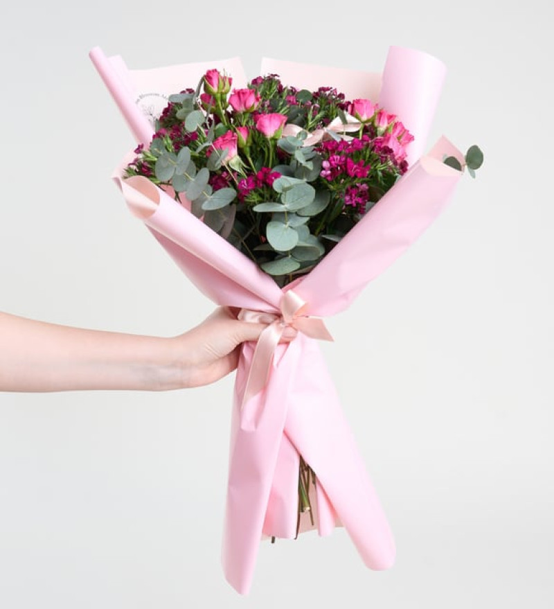 Romantik Krem Pudra Bukette Kurdeleli Pembe Çardak Güller