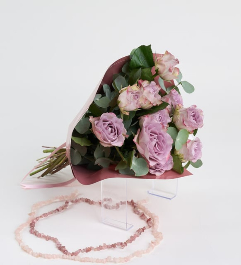 Romantik Koyu Somon Bukette 10 Lila Gül