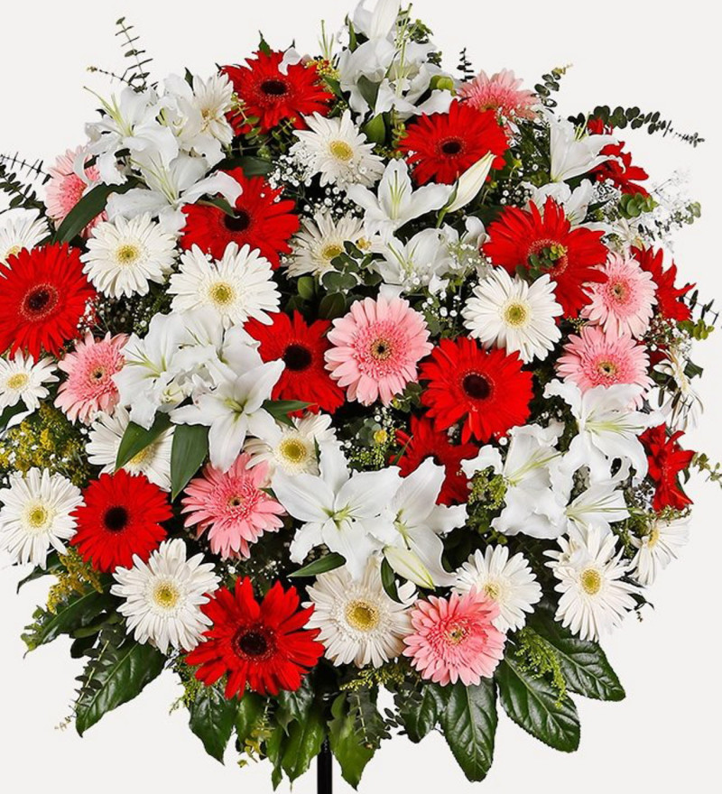 Seçkin Renkli Gerbera ve Lilyumlardan Hazırlanmış Ferforje Aranjmanı